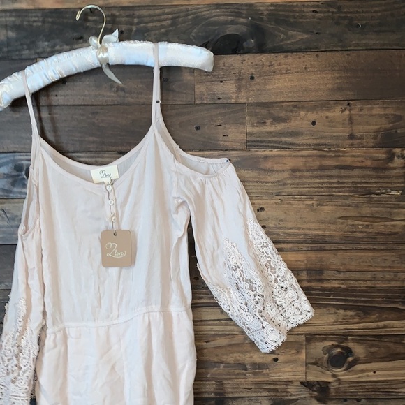 NWT Nude Romper with Lace Sleeves and Pockets - Picture 4 of 9